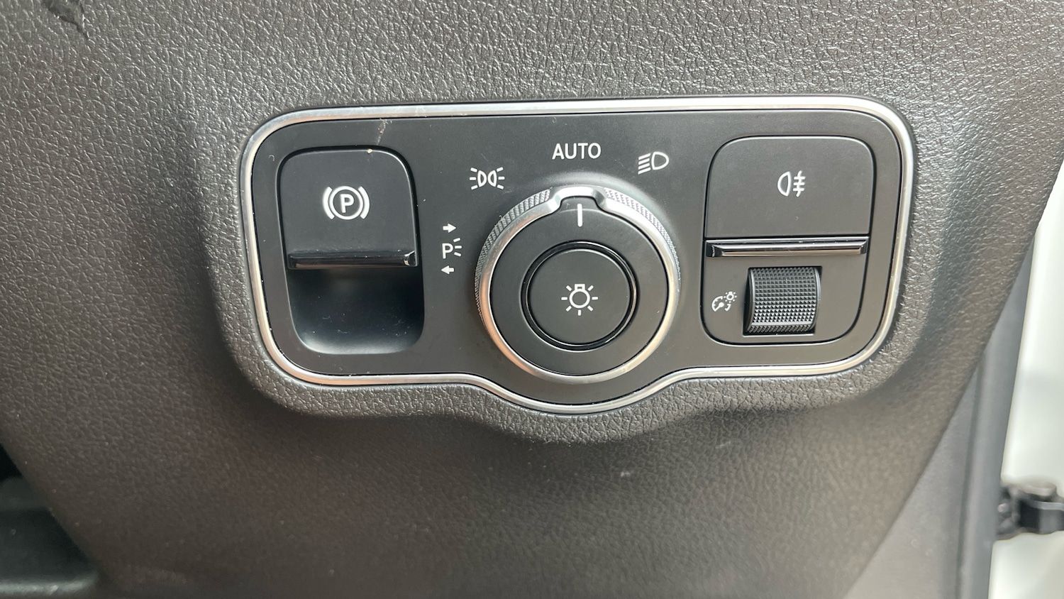 Used Mercedes-Benz GLB 2020 for sale - 76649532: Photo 37