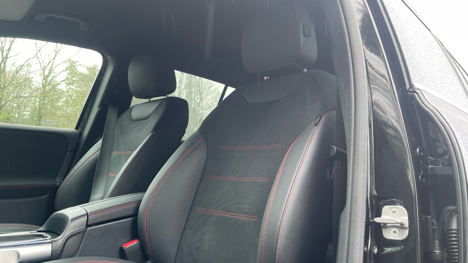 Used Mercedes-Benz GLB 2025 for sale - 77325997: Photo 32