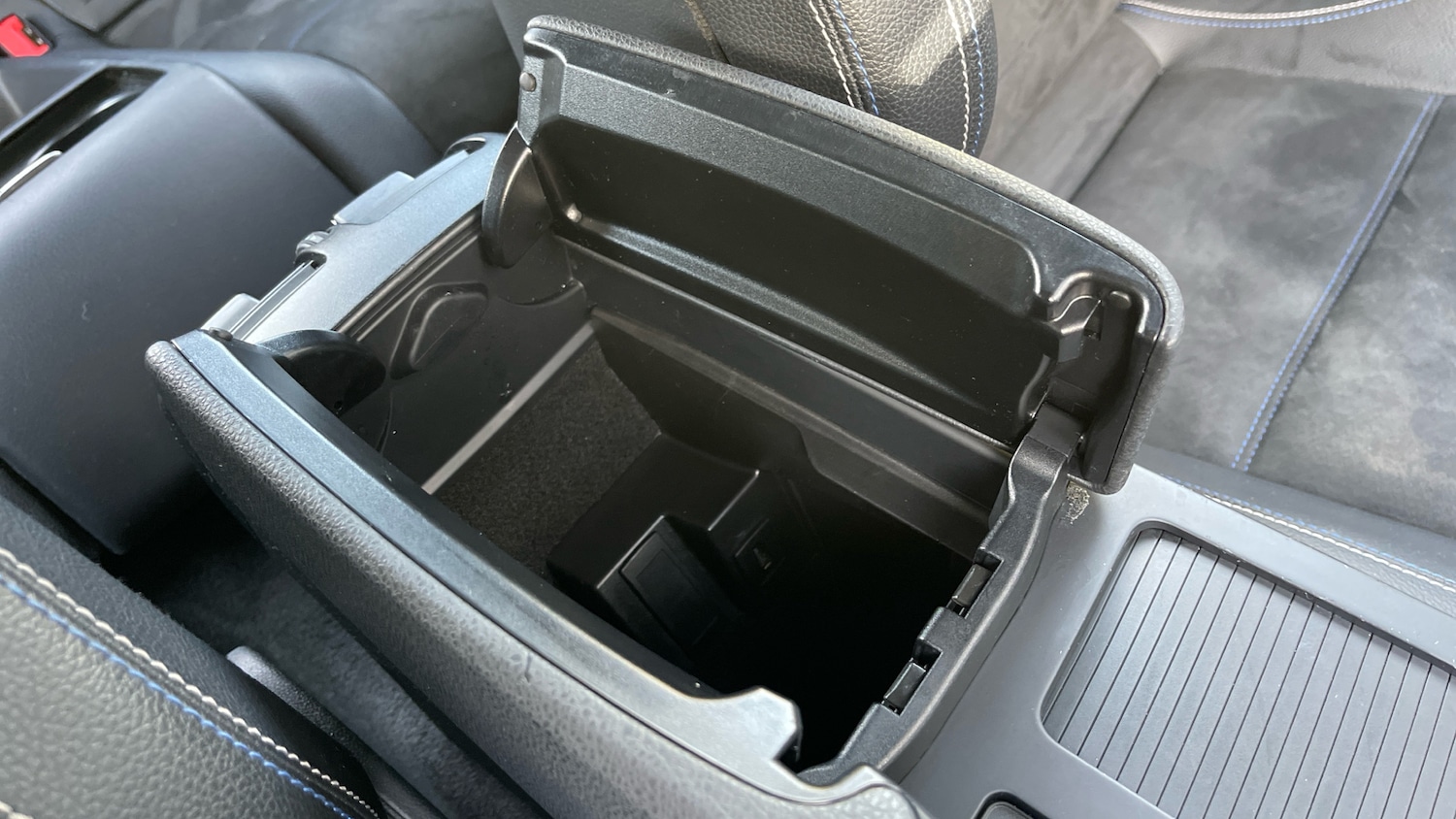 Used Mercedes-Benz C Class 2014 for sale - 77403772: Photo 38