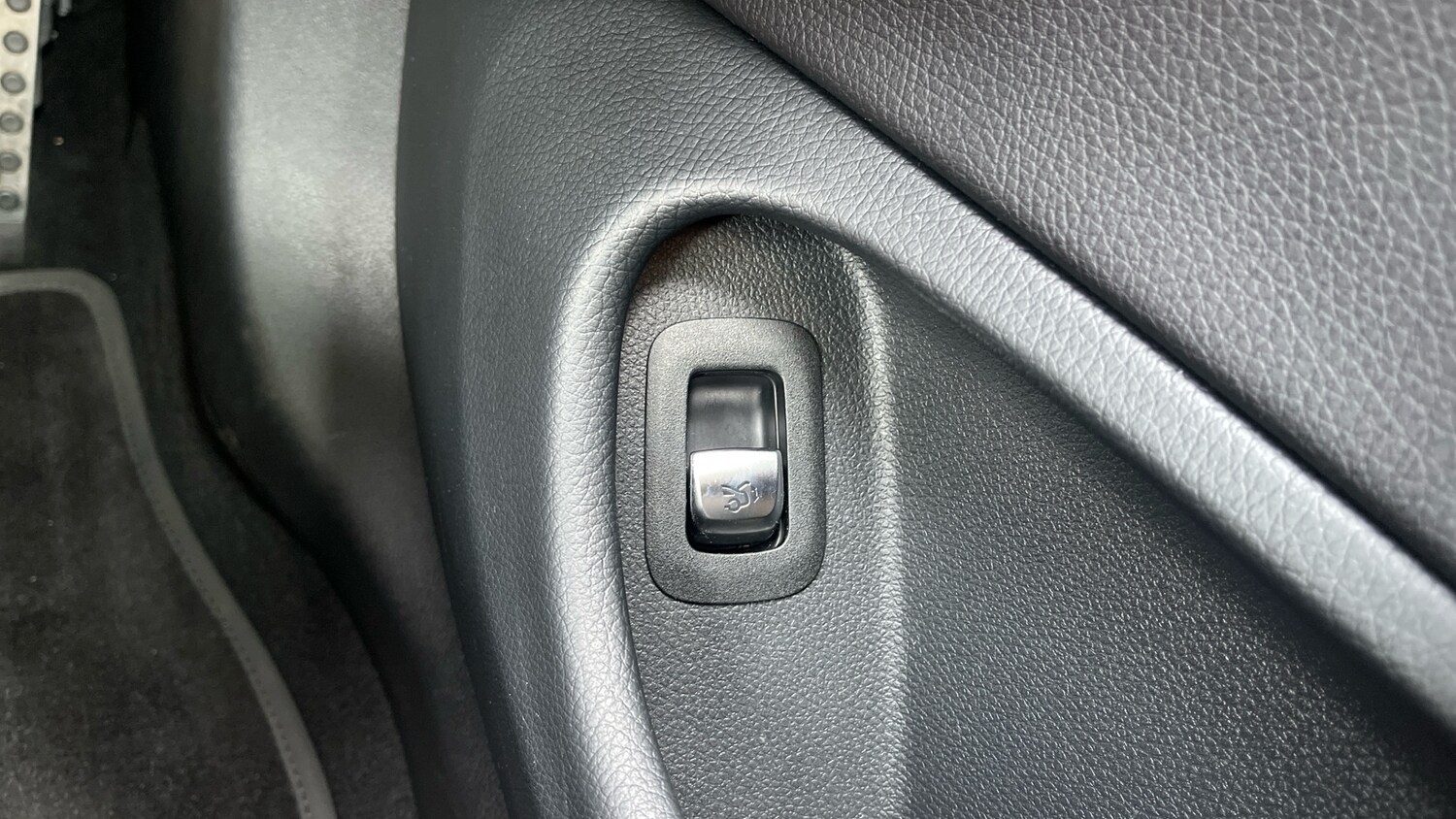 Used Mercedes-Benz C Class 2021 for sale - 77946957: Photo 38