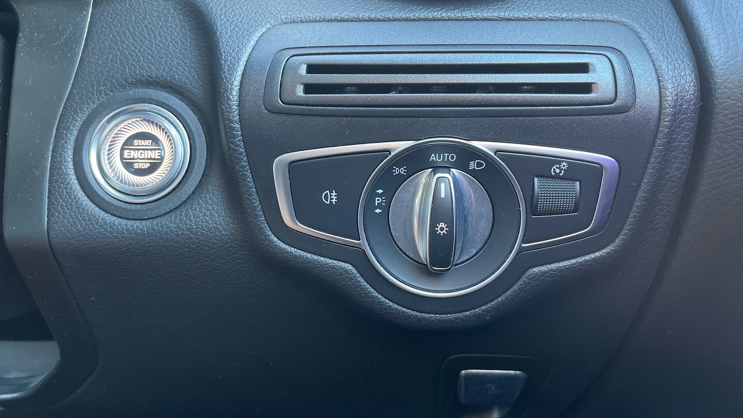 Used Mercedes-Benz GLC 2019 for sale - 76681617: Photo 37