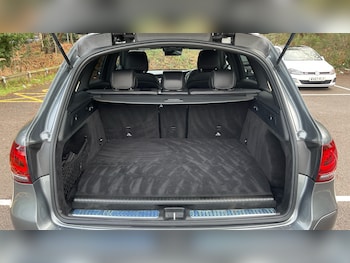 Used Mercedes-Benz GLC 2020 for sale - 77113311: Photo