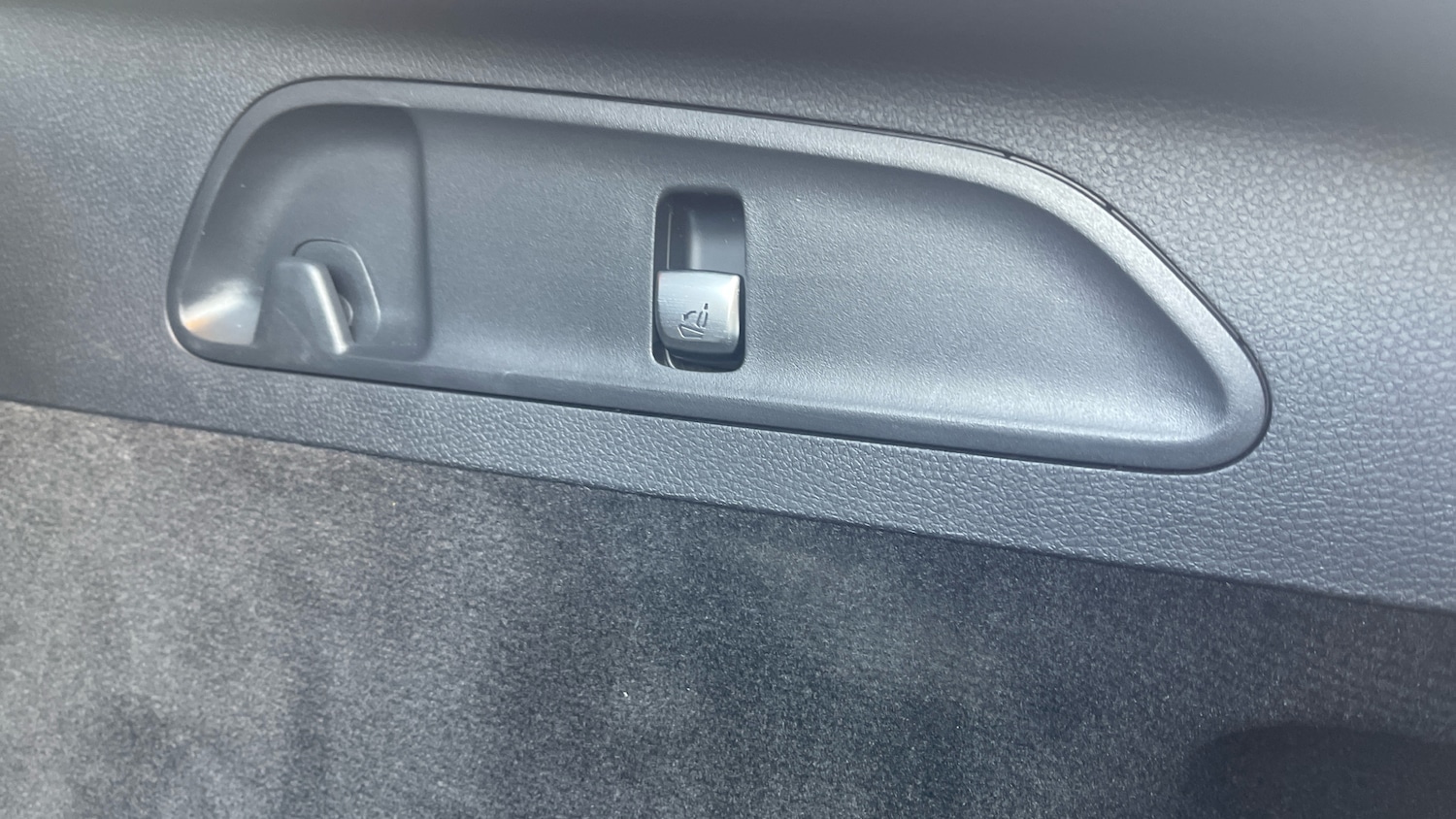 Used Mercedes-Benz GLC 2022 for sale - 76402303: Photo 28