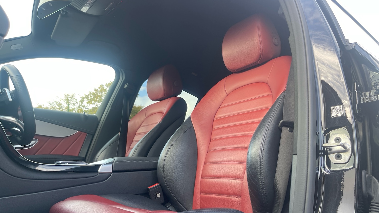 Used Mercedes-Benz GLC 2022 for sale - 76402303: Photo 32