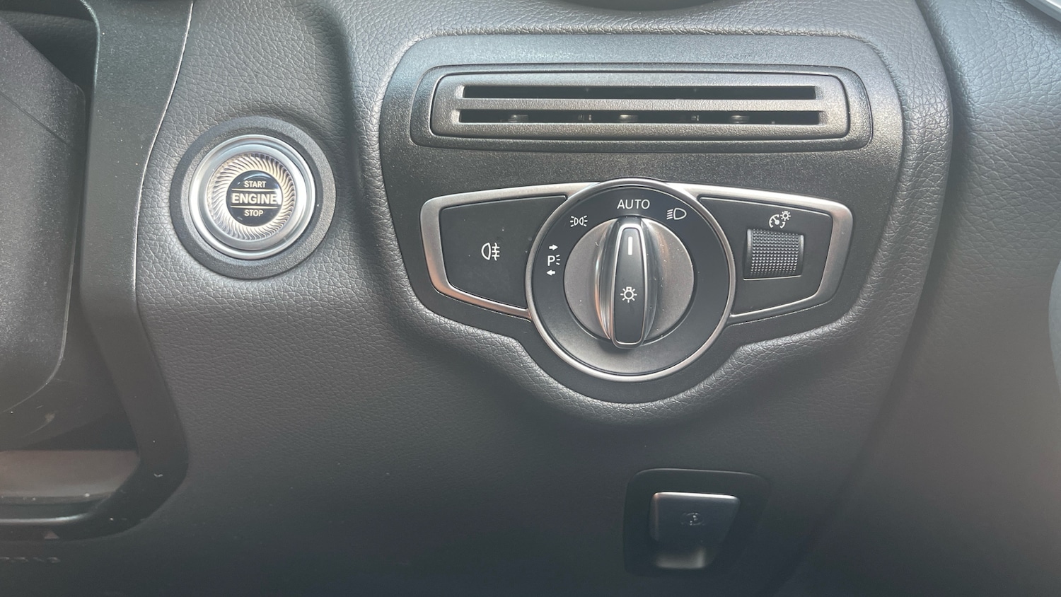 Used Mercedes-Benz GLC 2022 for sale - 76402303: Photo 38