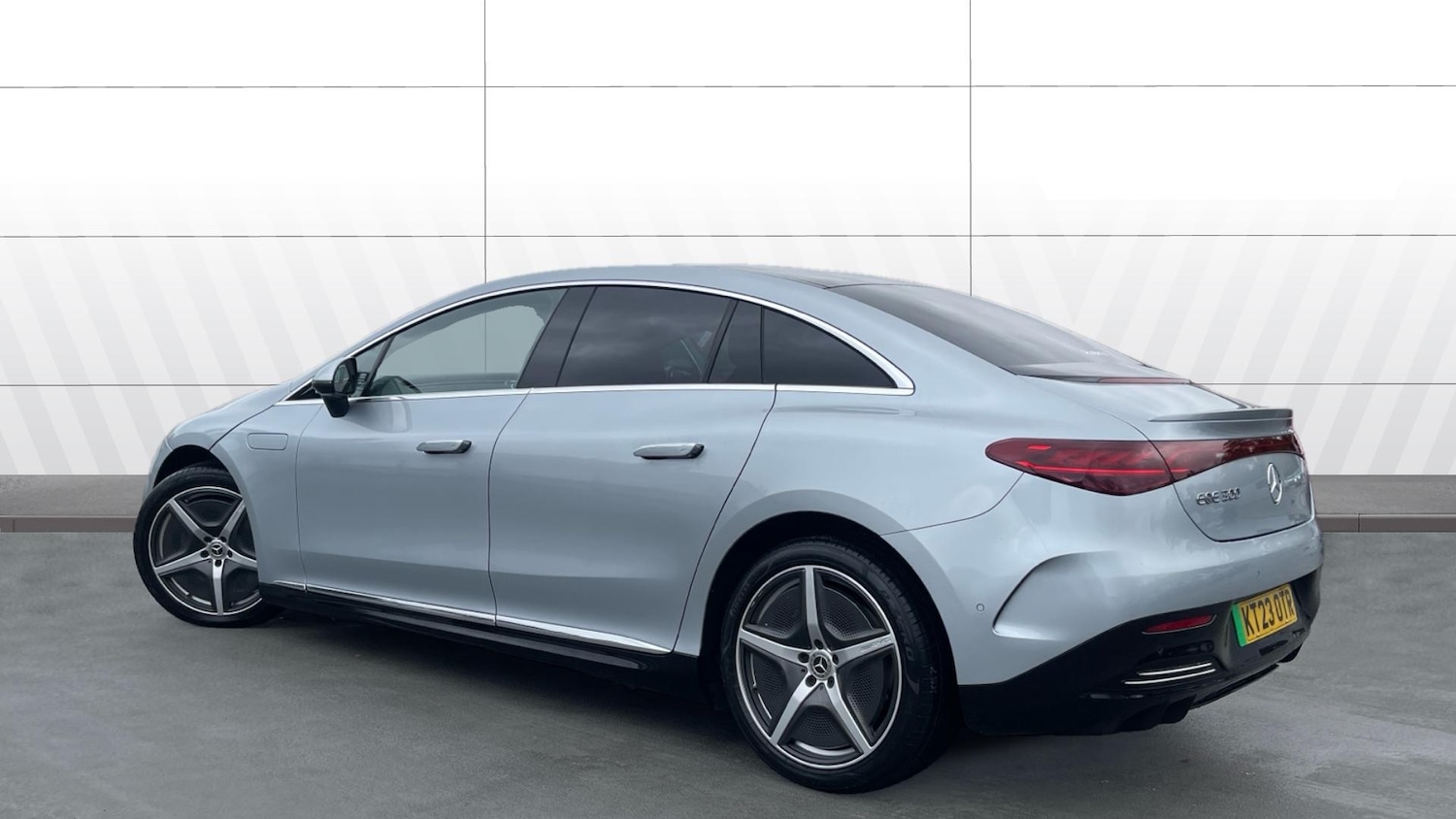 Used Mercedes-Benz EQA 2023 for sale - 76564915: Photo 2