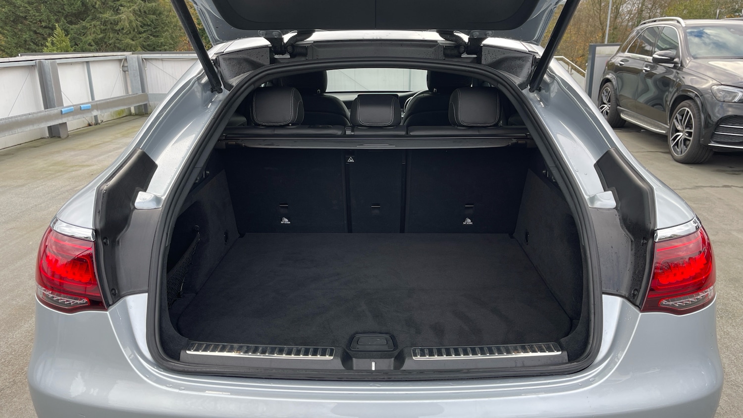 Used Mercedes-Benz GLC 2023 for sale - 76649531: Photo 4