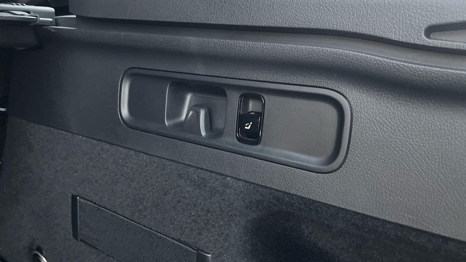 Used Mercedes-Benz GLC 2024 for sale - 77000940: Photo 28