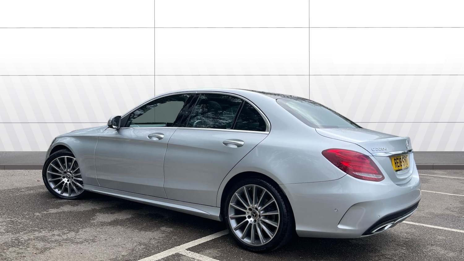 Used Mercedes-Benz C Class 2018 for sale - 77917079: Photo 2