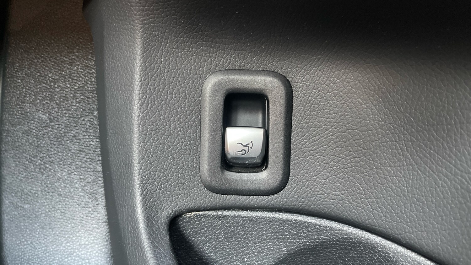 Used Mercedes-Benz C Class 2018 for sale - 77917079: Photo 36