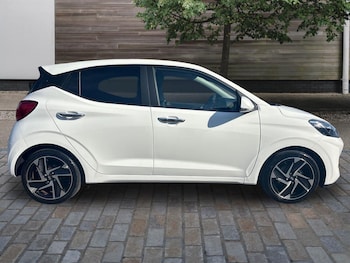 Used Hyundai i10 2023 for sale - 79471787: Photo