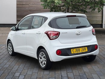 Used Hyundai i10 2019 for sale - 77479315: Photo
