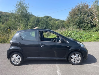 Used Toyota AYGO 2010 for sale - 75575430: Photo