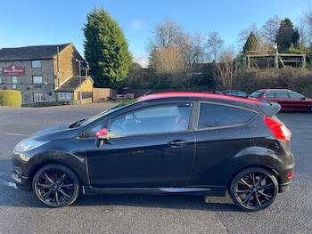 Used Ford Fiesta 2015 for sale - 77001949: Photo