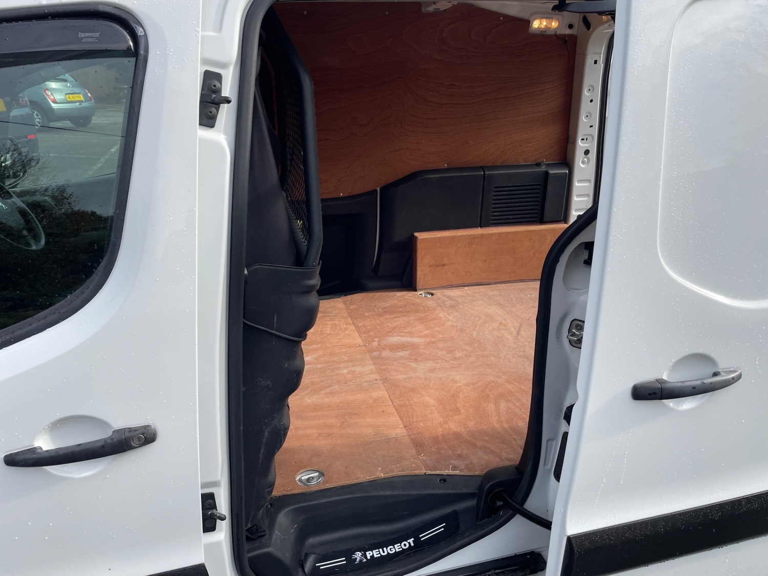 Used Peugeot Partner 2017 for sale - 76565951: Photo 10