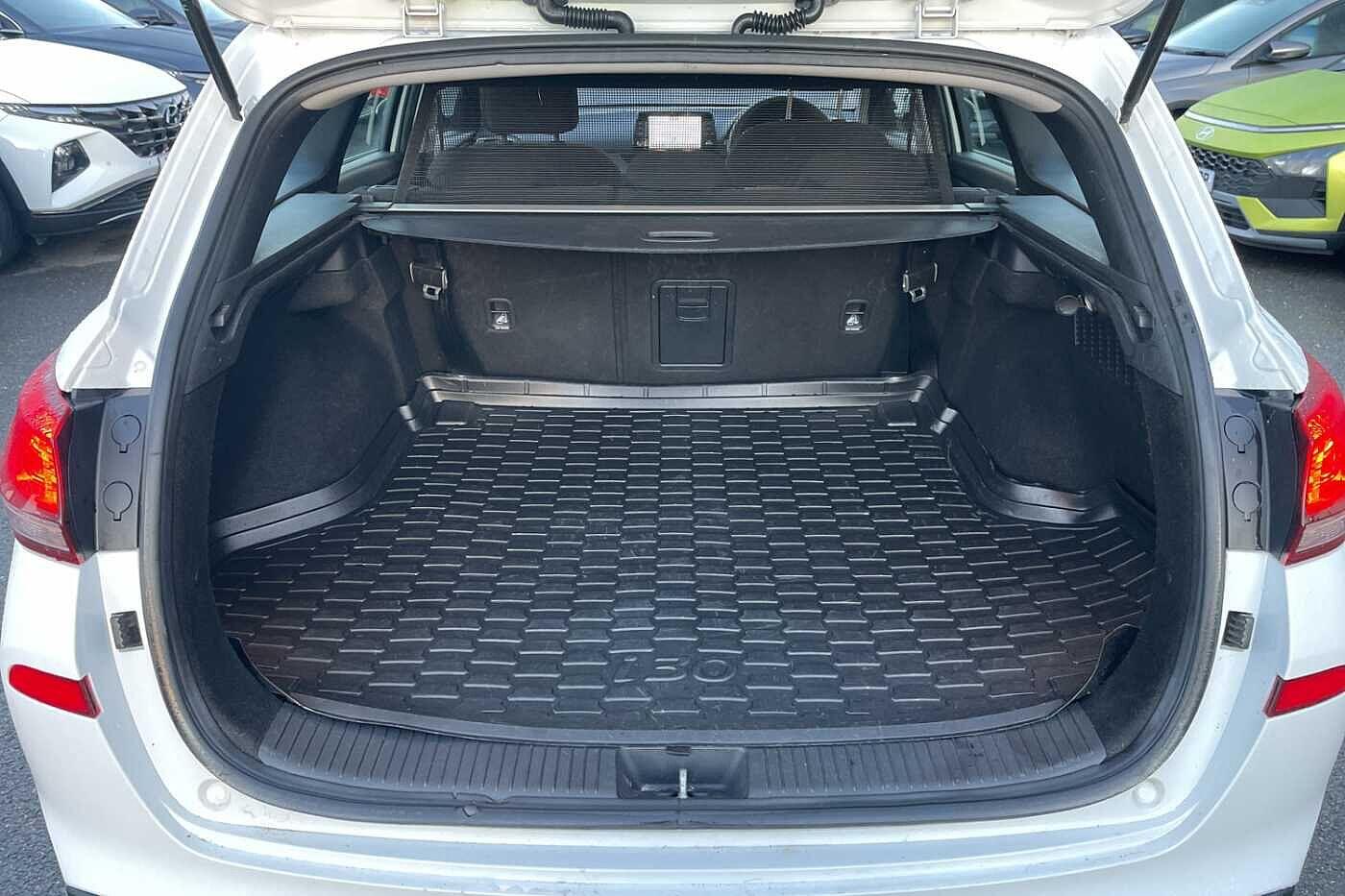 Used Hyundai i30 2018 for sale - 76832517: Photo 9