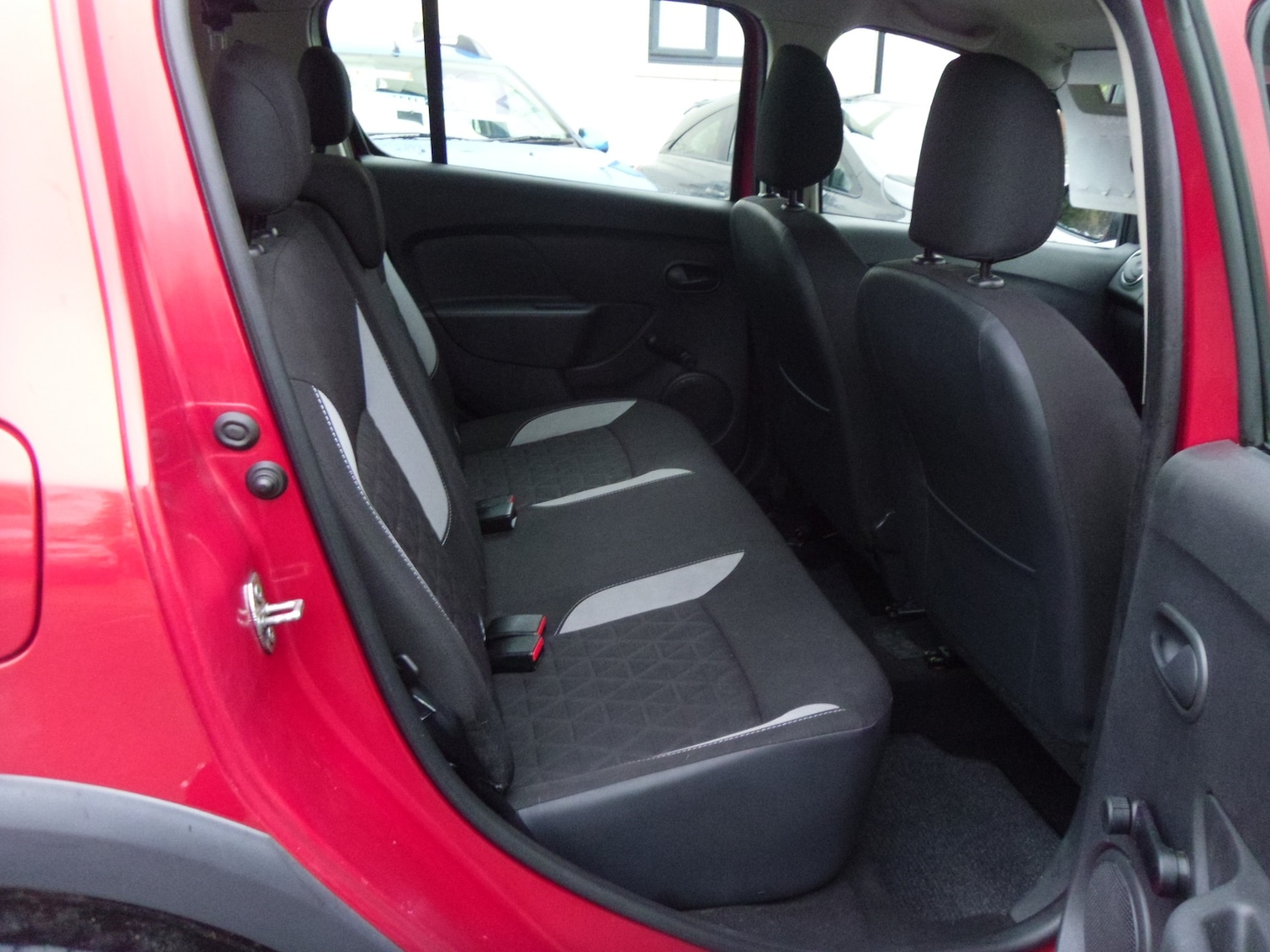 Used Dacia Sandero Stepway 2014 for sale - 77033155: Photo 9