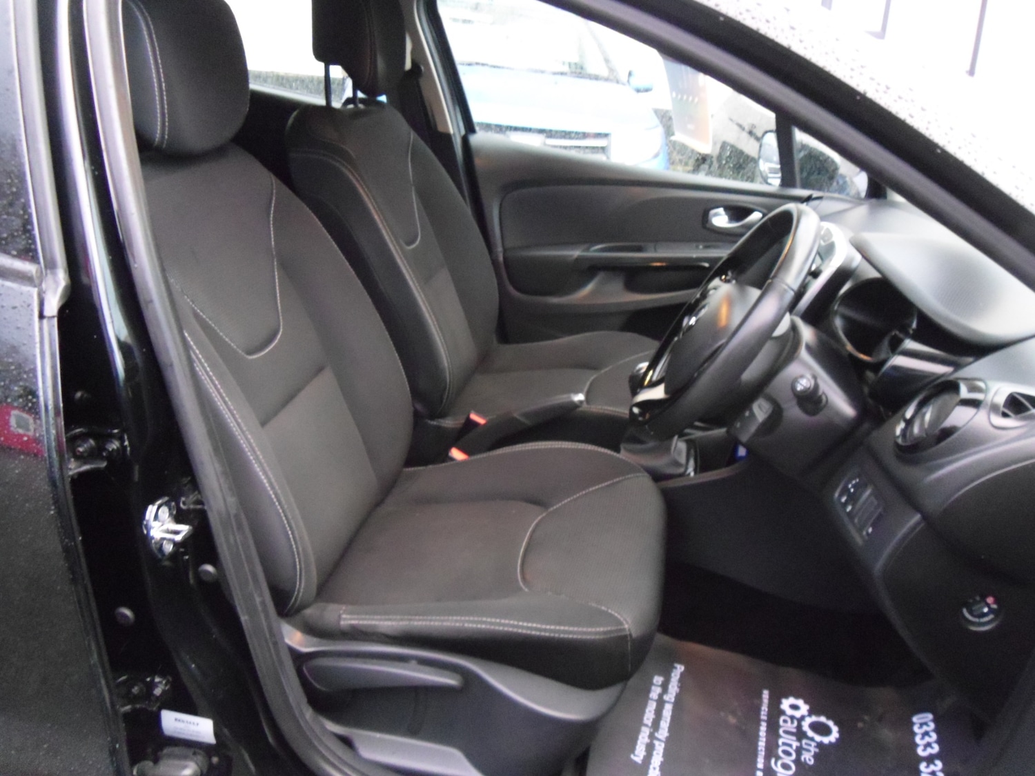 Used Renault Clio 2015 for sale - 76971189: Photo 8