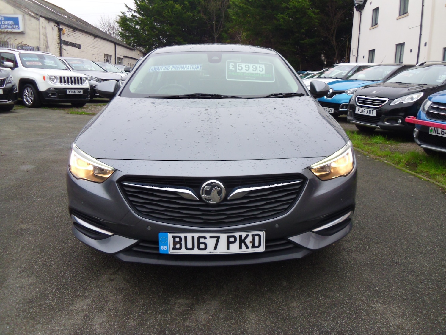 Used Vauxhall Insignia 2017 for sale - 77033123: Photo 2