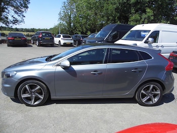 Used Volvo V40 2015 for sale - 79106205: Photo