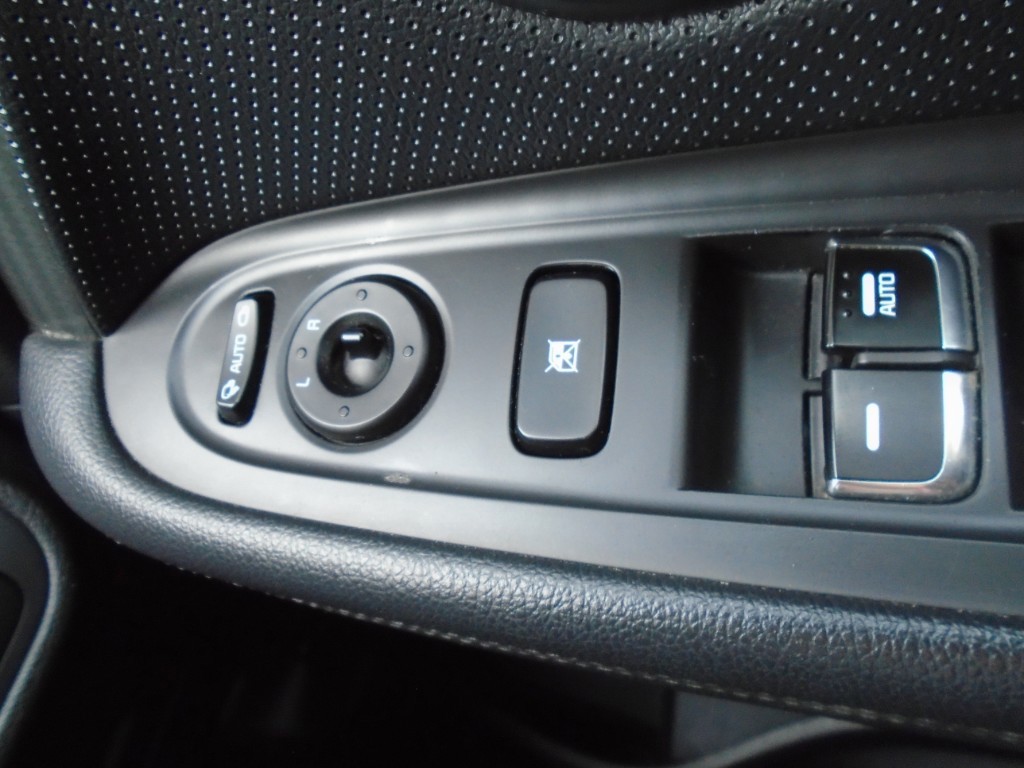 Used Kia Carens 2018 for sale - 76571335: Photo 14