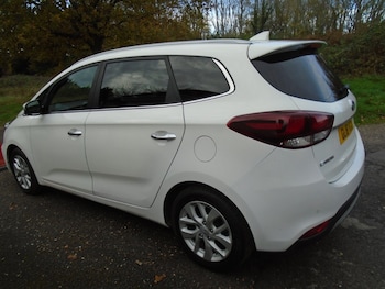 Used Kia Carens 2018 for sale - 76571335: Photo