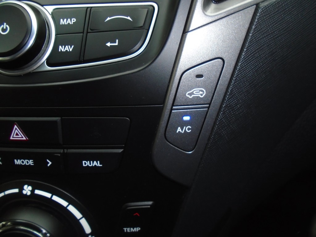 Used Hyundai Santa Fe 2015 for sale - 76413877: Photo 15