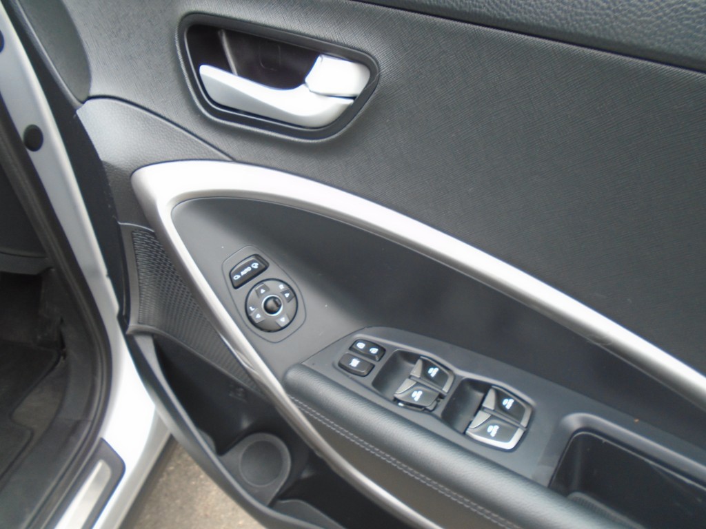 Used Hyundai Santa Fe 2015 for sale - 76413877: Photo 17