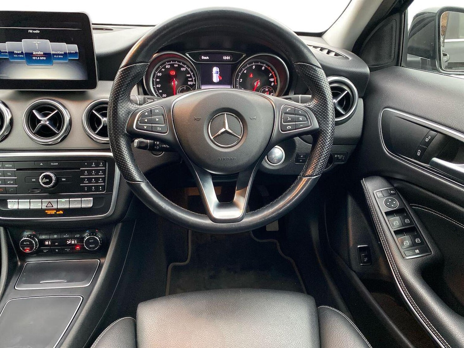 Used Mercedes-Benz GLA 2018 for sale - 77033487: Photo 9