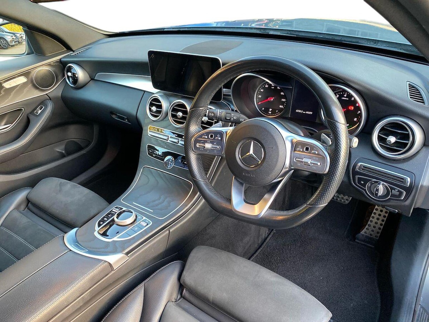 Used Mercedes-Benz C Class 2019 for sale - 76599229: Photo 15