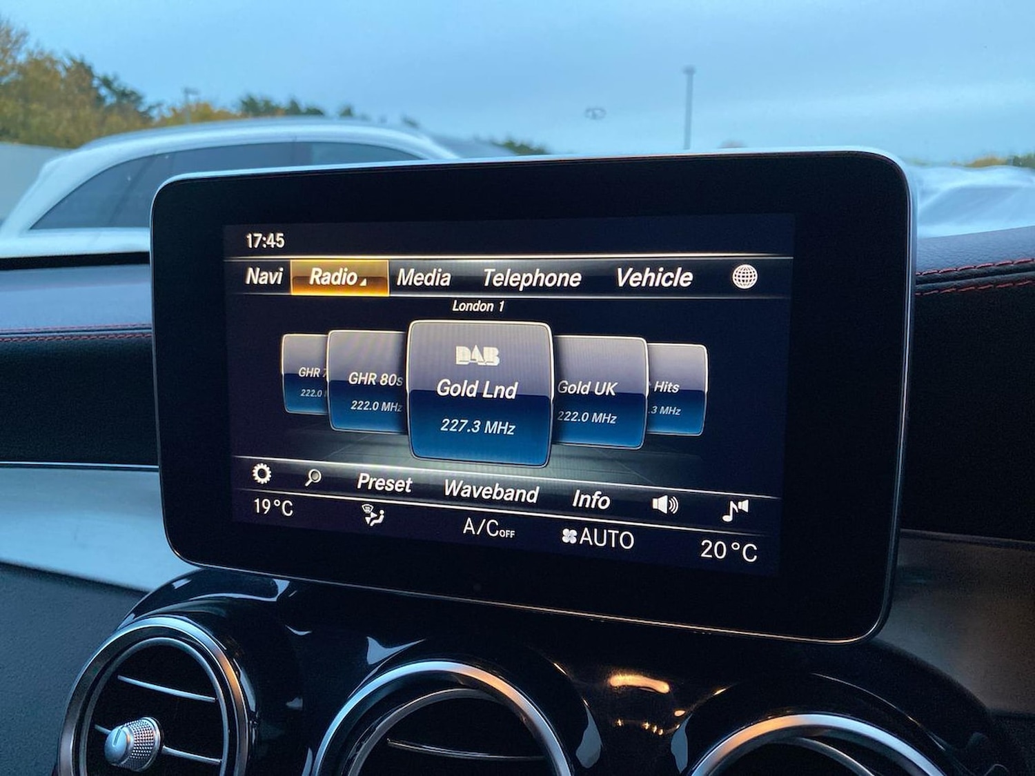 Used Mercedes-Benz GLC 2019 for sale - 76347061: Photo 11