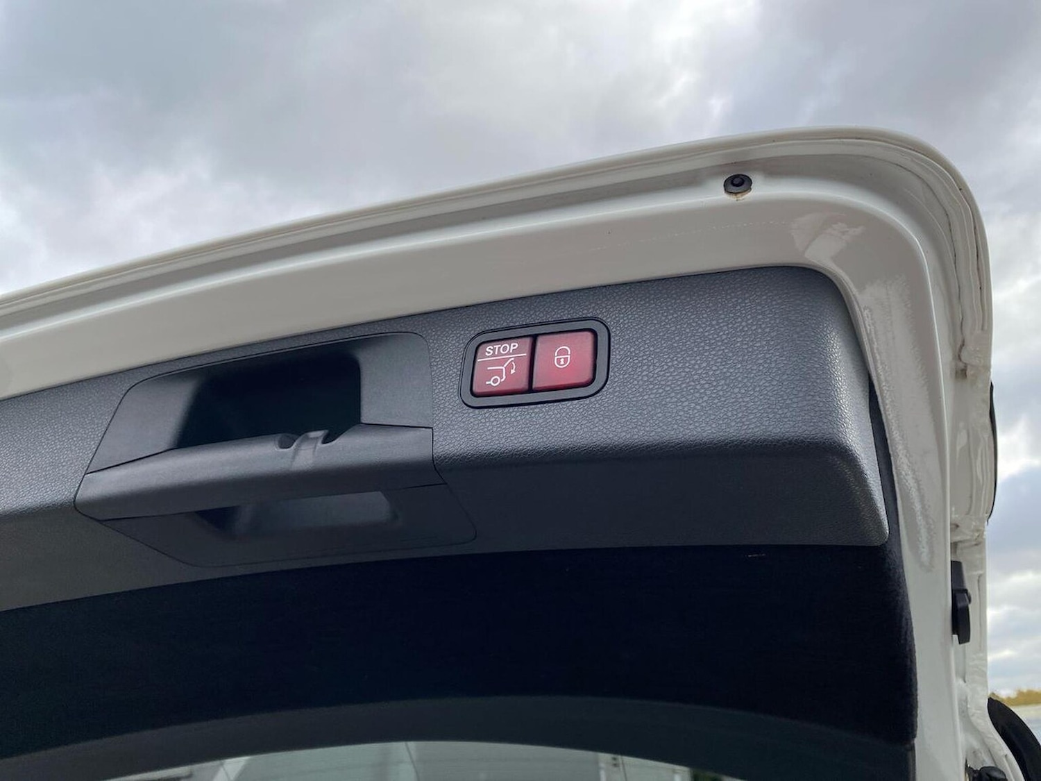 Used Mercedes-Benz E Class 2017 for sale - 76387170: Photo 40