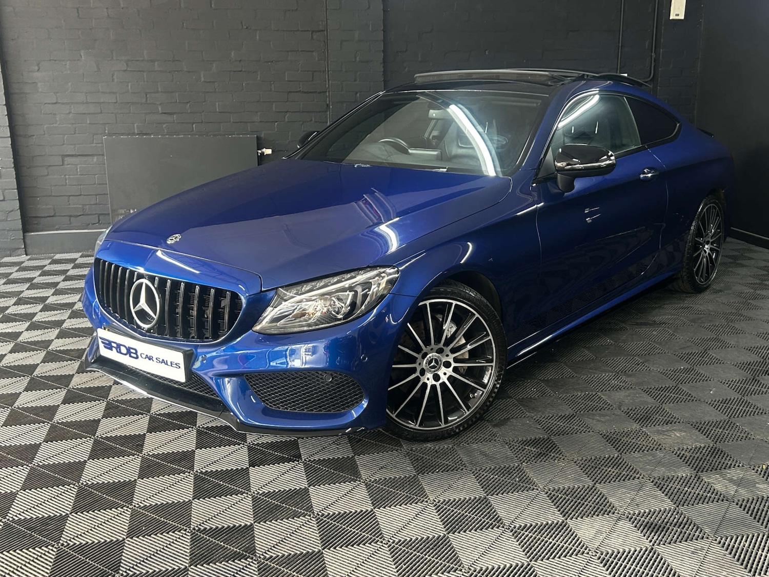 Used Mercedes-Benz C Class 2017 for sale - 77941624: Photo 2