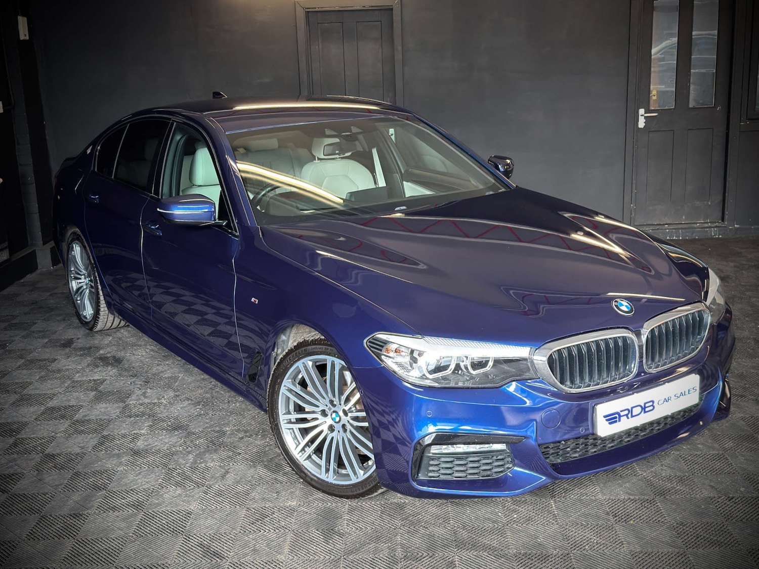 Used BMW 5 Series 2017 for sale - 76278296: Photo 11