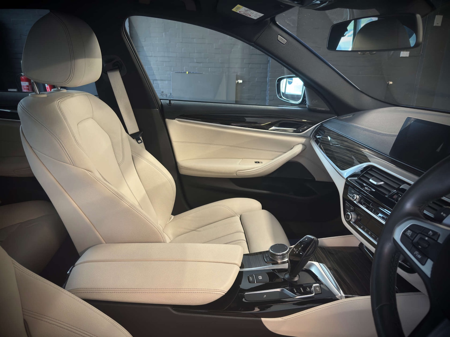 Used BMW 5 Series 2017 for sale - 76278296: Photo 31