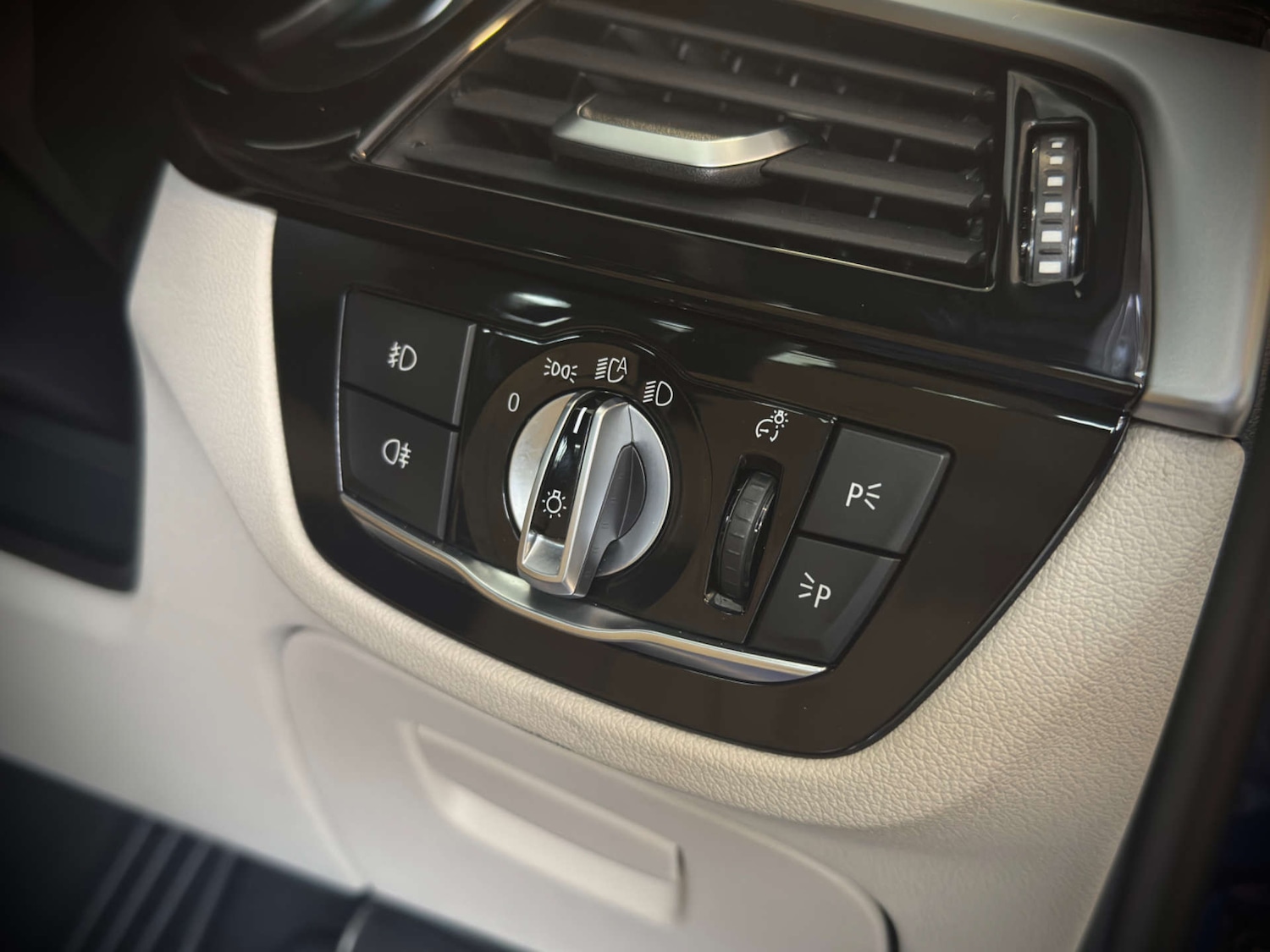 Used BMW 5 Series 2017 for sale - 76278296: Photo 39