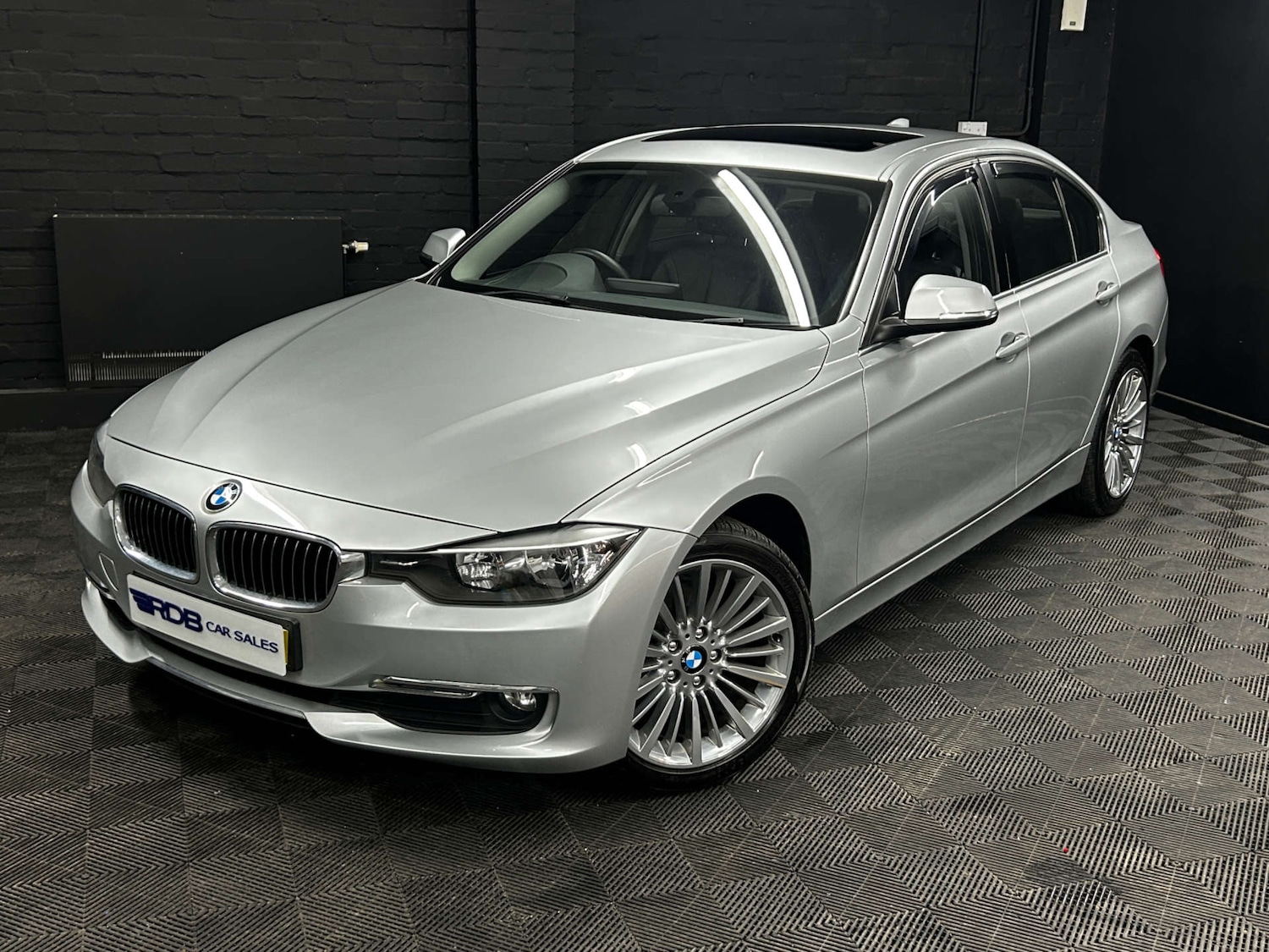 Used BMW 3 Series 2013 for sale - 77621882: Photo 2