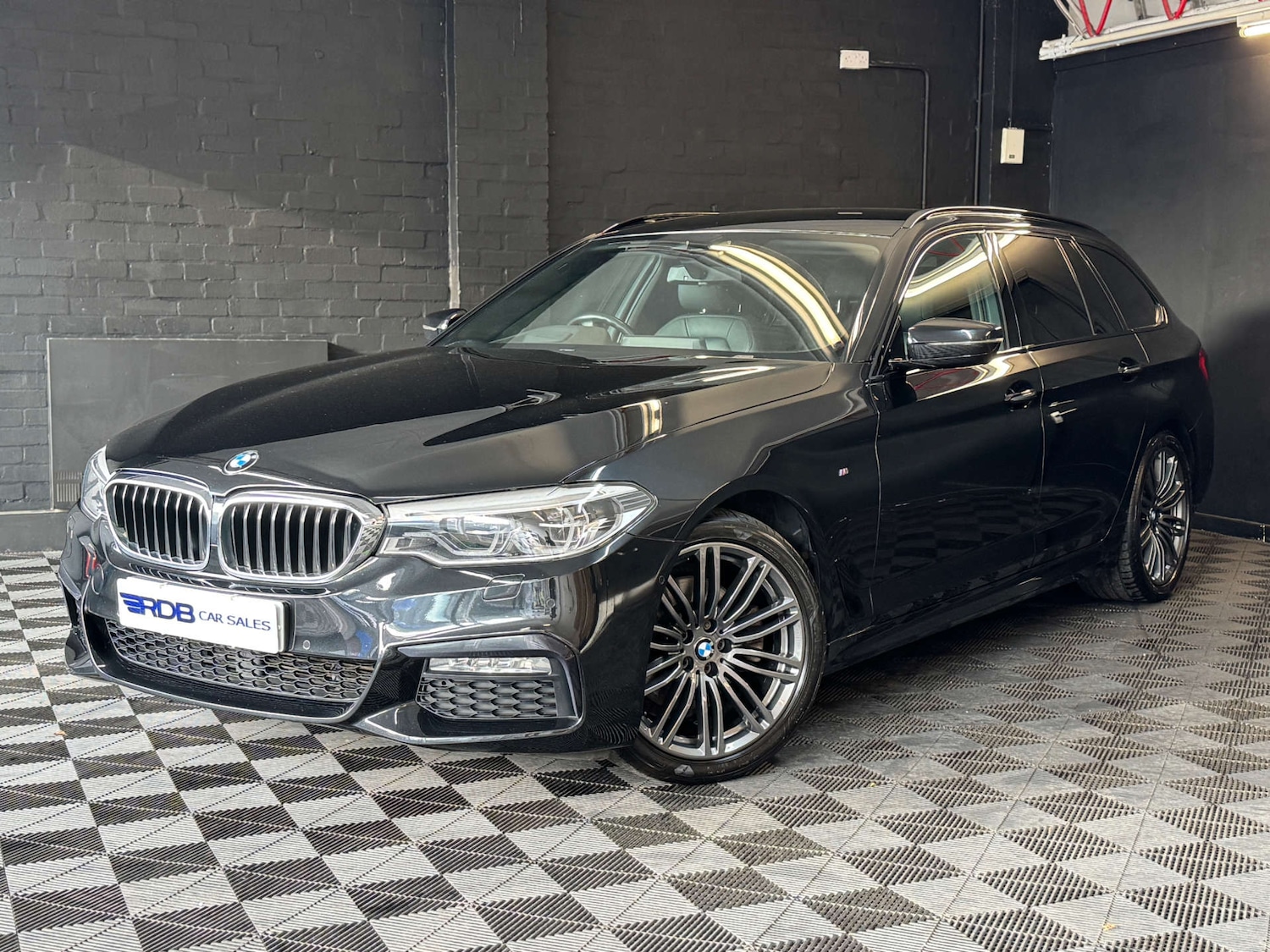 Used BMW 5 Series 2017 for sale - 76830108: Photo 1