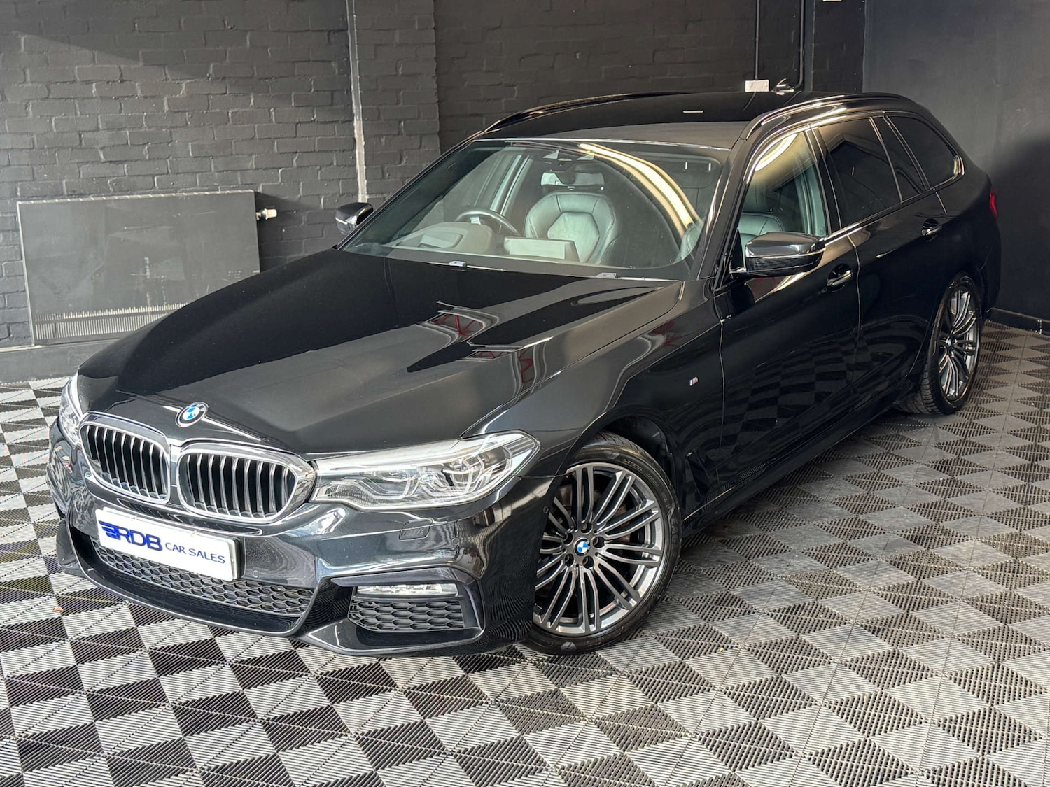 Used BMW 5 Series 2017 for sale - 76830108: Photo 2