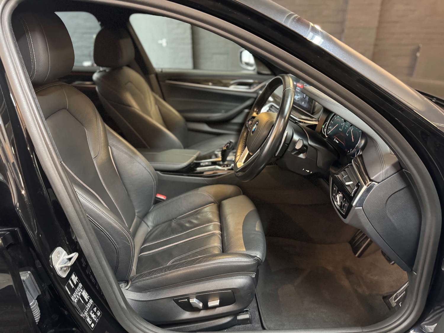 Used BMW 5 Series 2017 for sale - 76830108: Photo 31