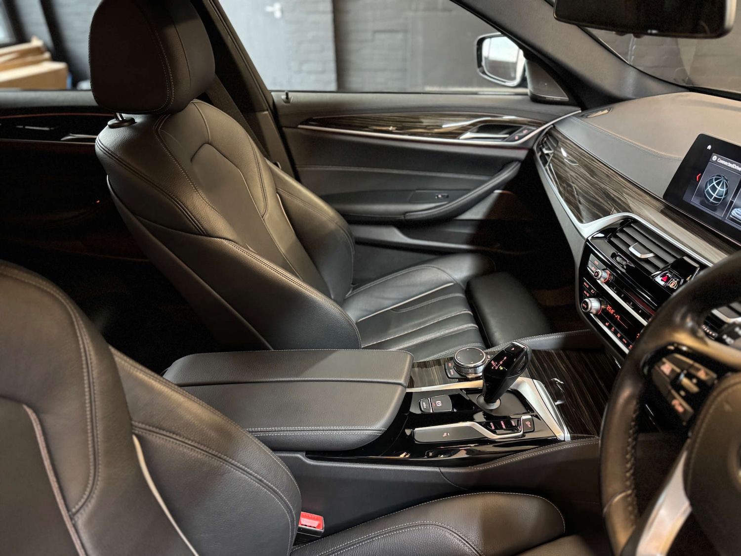 Used BMW 5 Series 2017 for sale - 76830108: Photo 32