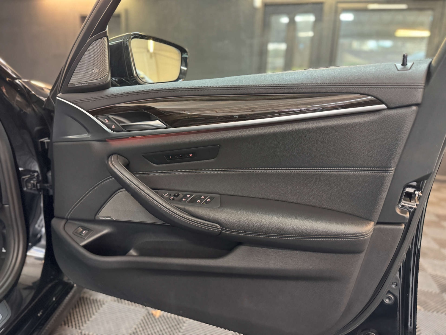 Used BMW 5 Series 2017 for sale - 76830108: Photo 33