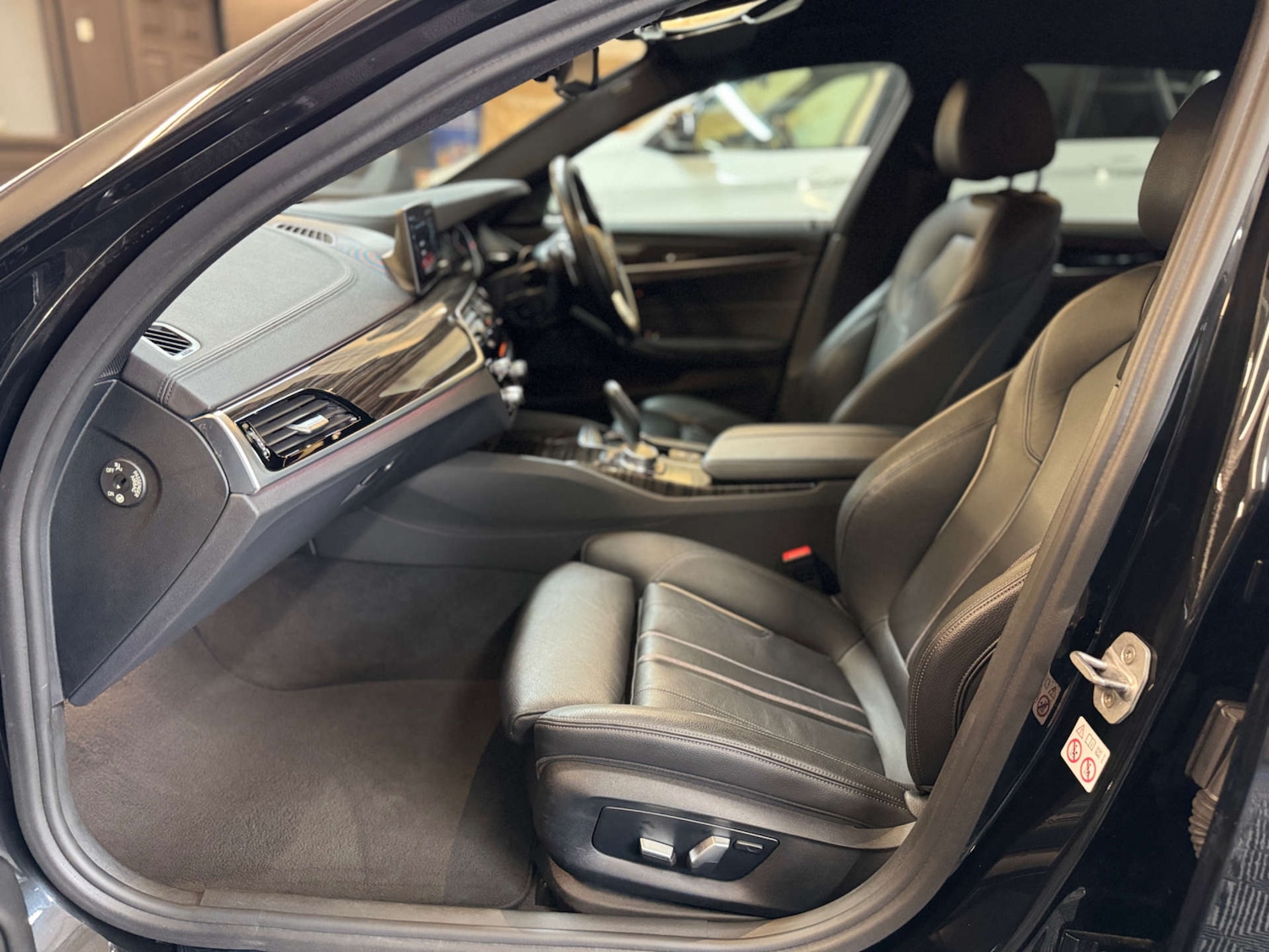 Used BMW 5 Series 2017 for sale - 76830108: Photo 68