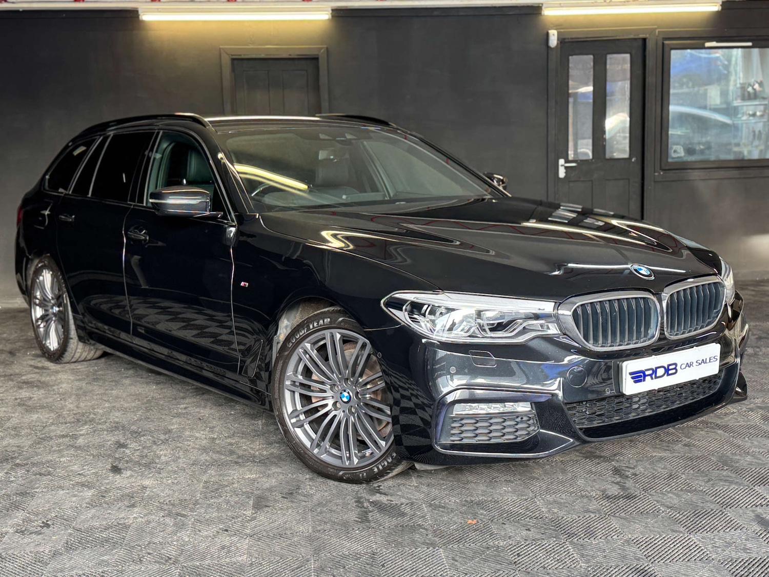 Used BMW 5 Series 2017 for sale - 76830108: Photo 9