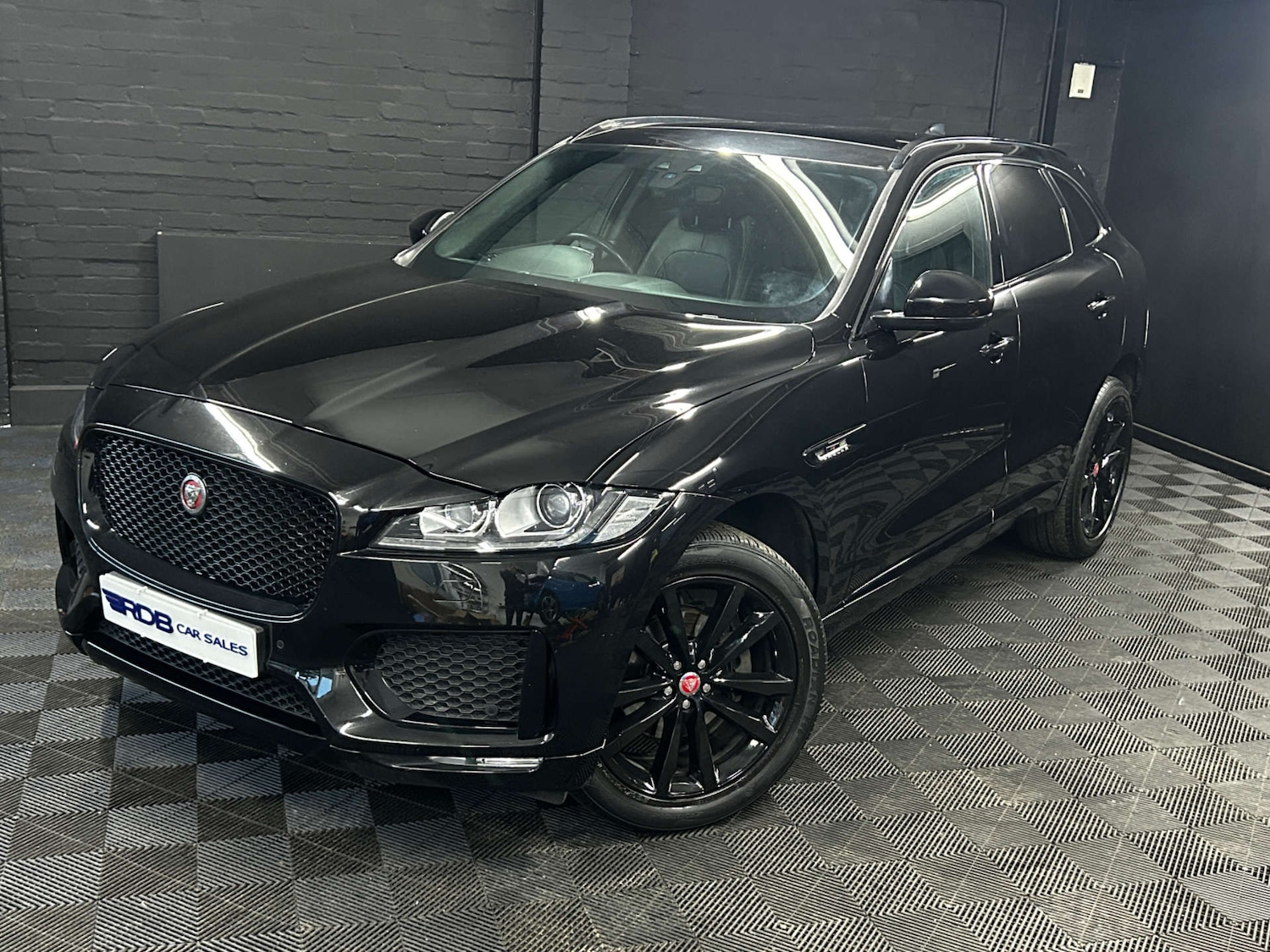 Used Jaguar F-Pace 2020 for sale - 76861633: Photo 2