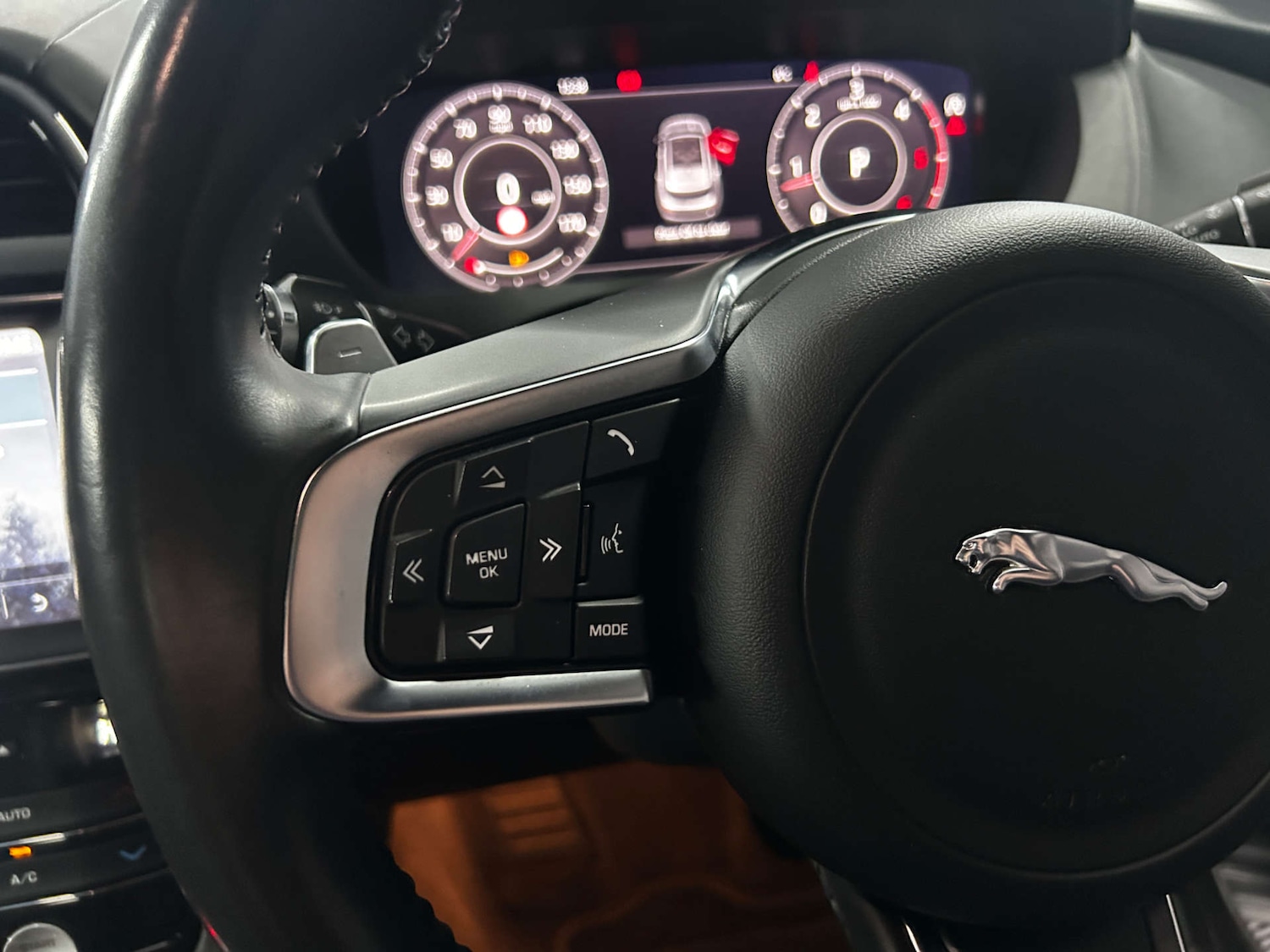 Used Jaguar F-Pace 2020 for sale - 76861633: Photo 41