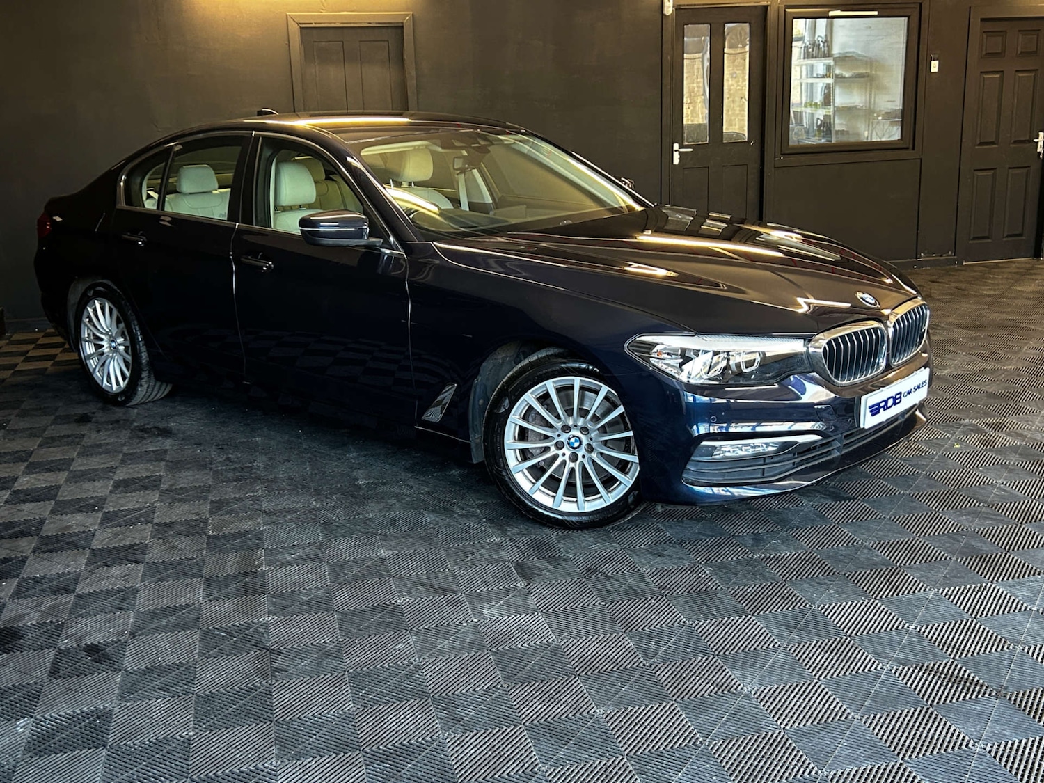 Used BMW 5 Series 2017 for sale - 76604270: Photo 10