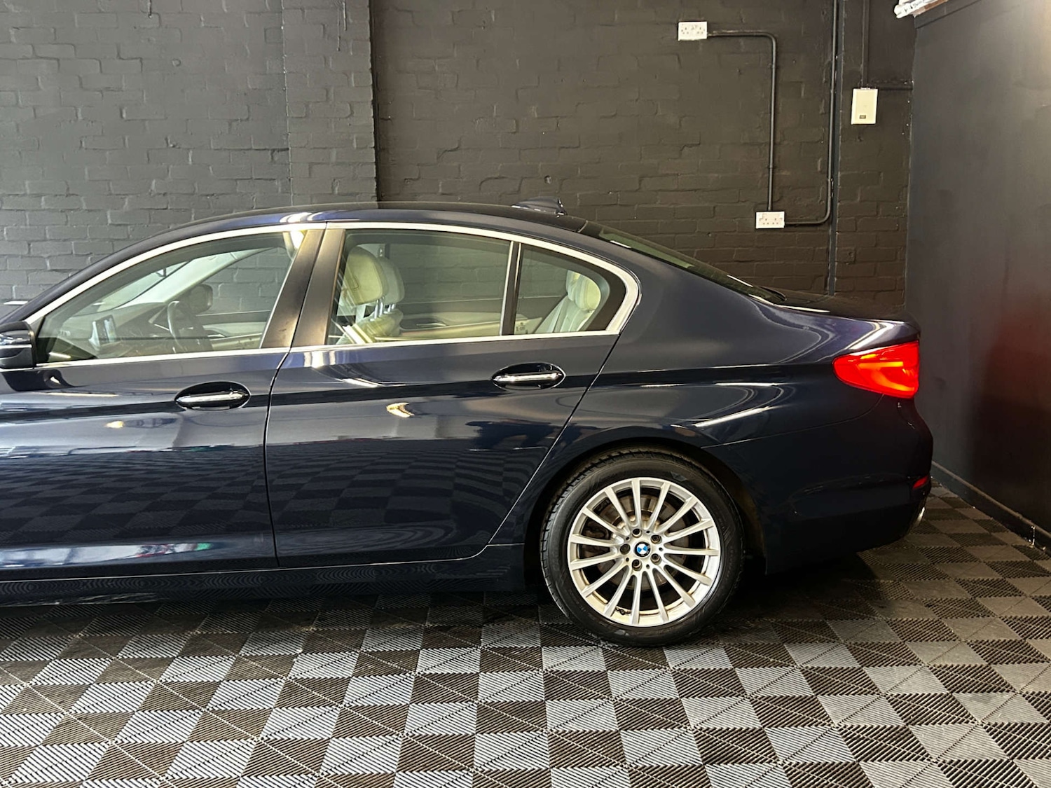 Used BMW 5 Series 2017 for sale - 76604270: Photo 13