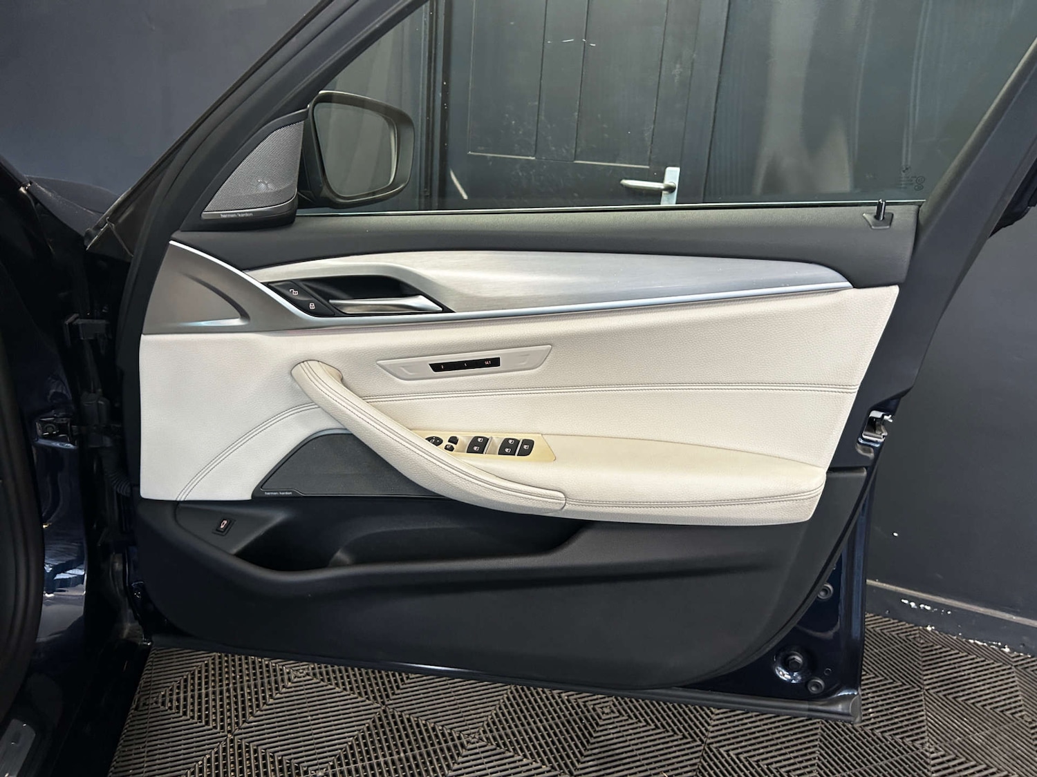 Used BMW 5 Series 2017 for sale - 76604270: Photo 32