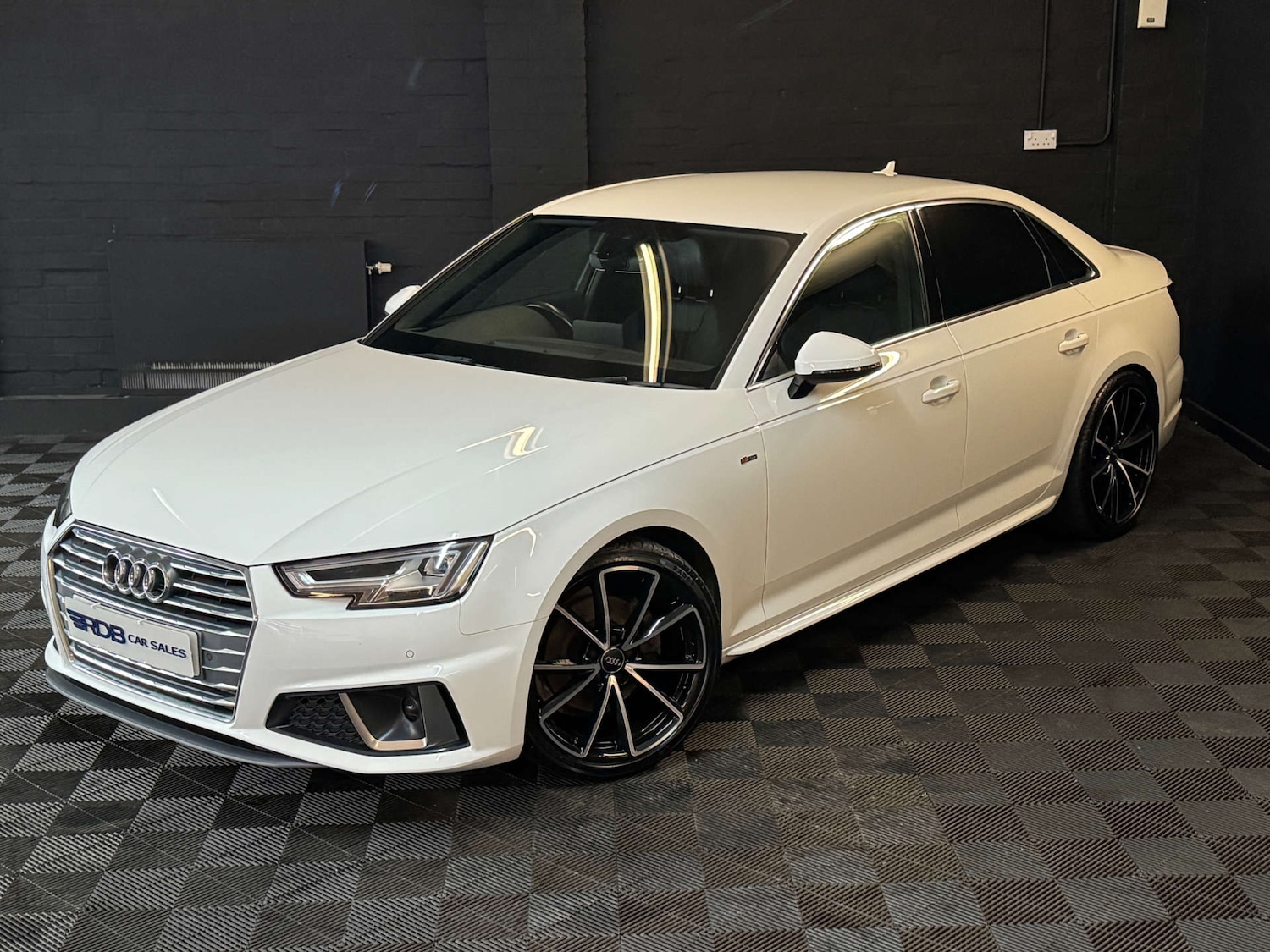 Used Audi A4 2019 for sale - 76114480: Photo 2